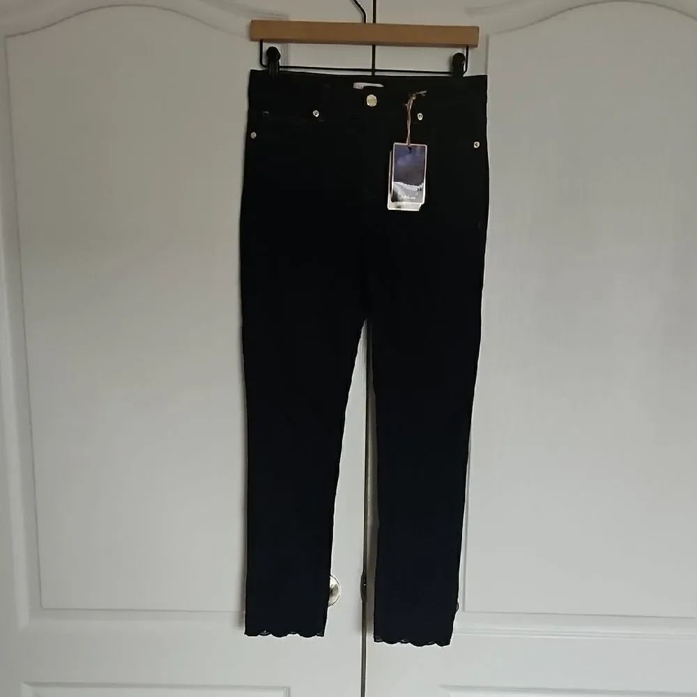 Women's Denim Embroidery Scalloped  Hem Jeans